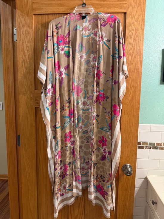 Steve Madden Other - Steve Madden Taupe Floral Kimono with Hot Pink Accents